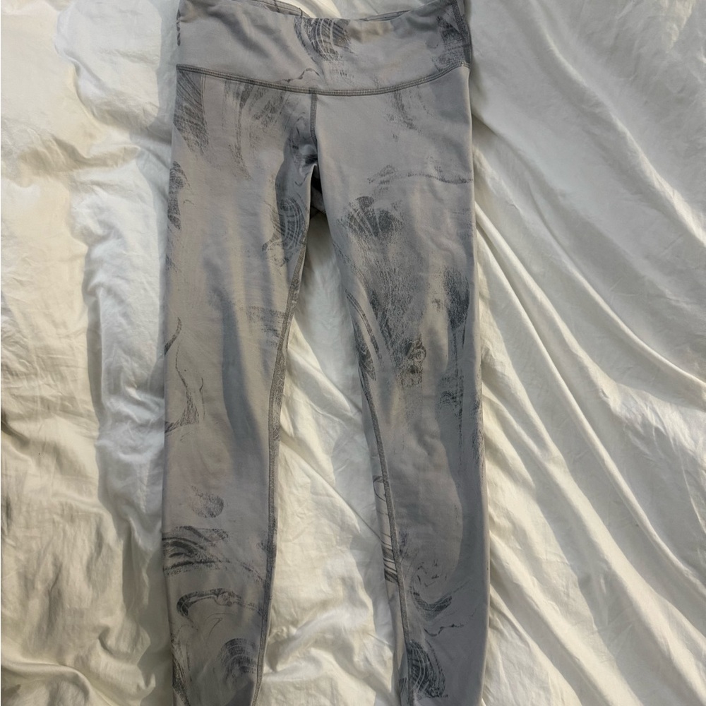Alo White Marble Patterned Leggings